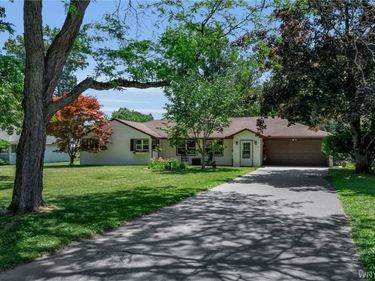 17 Highland Drive, East Aurora, NY 14052