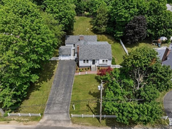 19 Planters Field Ln, Hingham, MA 02043