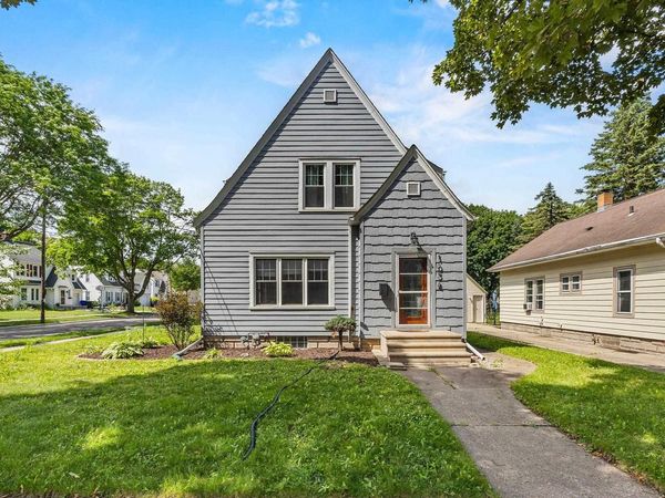 1034 W LORAIN STREET, Appleton, WI 54914