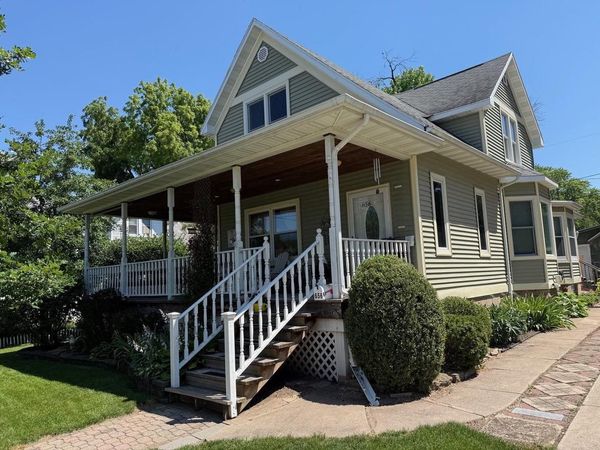 656 OAK STREET, Neenah, WI 54956