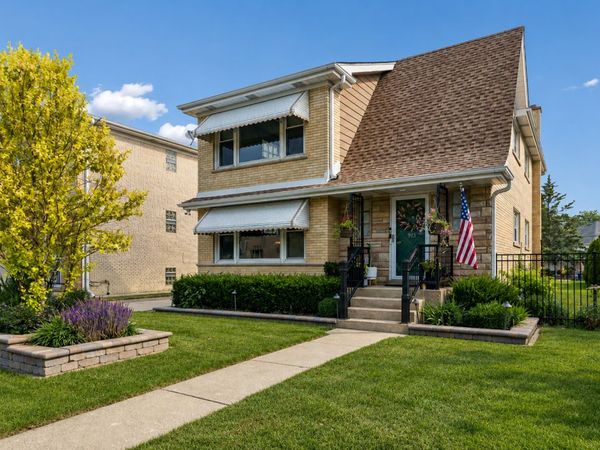 915 N Northwest Highway, Unit 2, Park Ridge, IL 60068