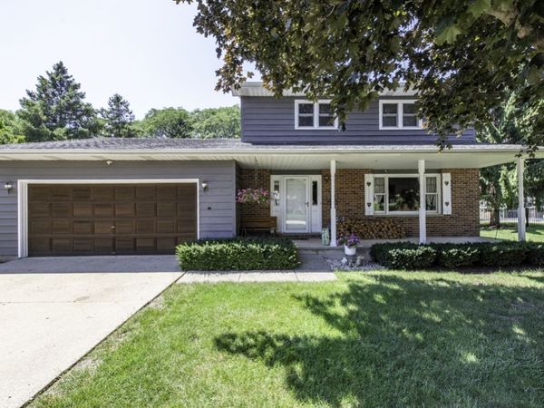 512 Cavin Avenue , Winthrop Harbor, IL 60096
