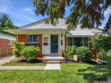22421 Visnaw Street, St. Clair Shores, MI 48081