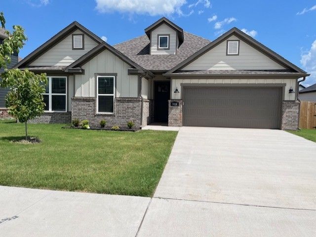 5910 SW Chiefs Avenue, Bentonville, AR 72713 Main Photo