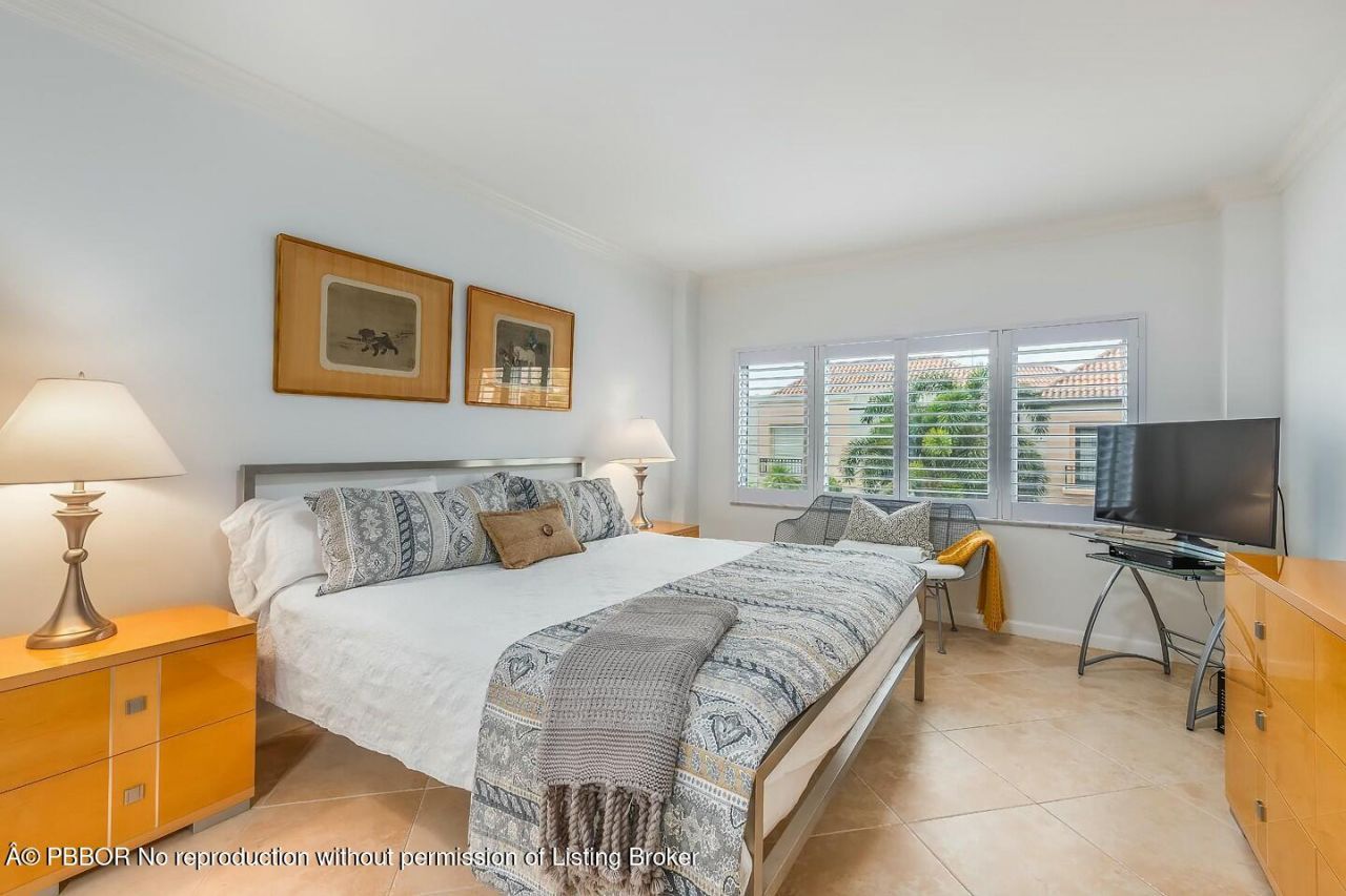 250 Bradley Place, Unit 301, Palm Beach, FL 33480 Photo