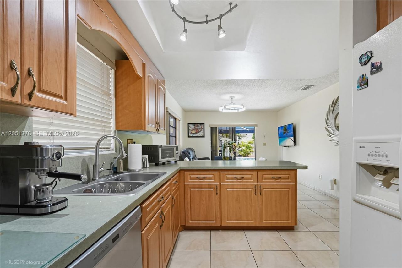 4001 W 10th Ct , Hialeah, FL 33012 Photo