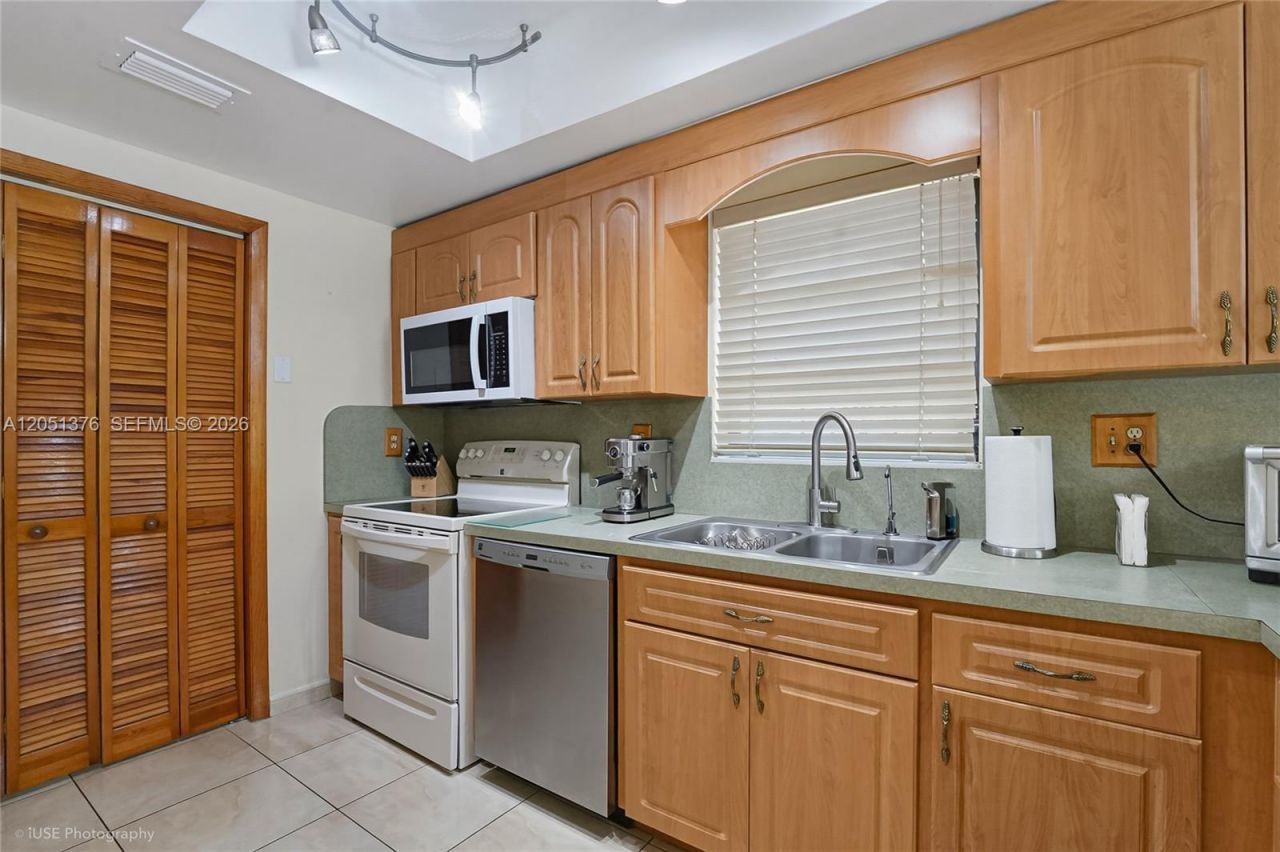4001 W 10th Ct , Hialeah, FL 33012 Photo