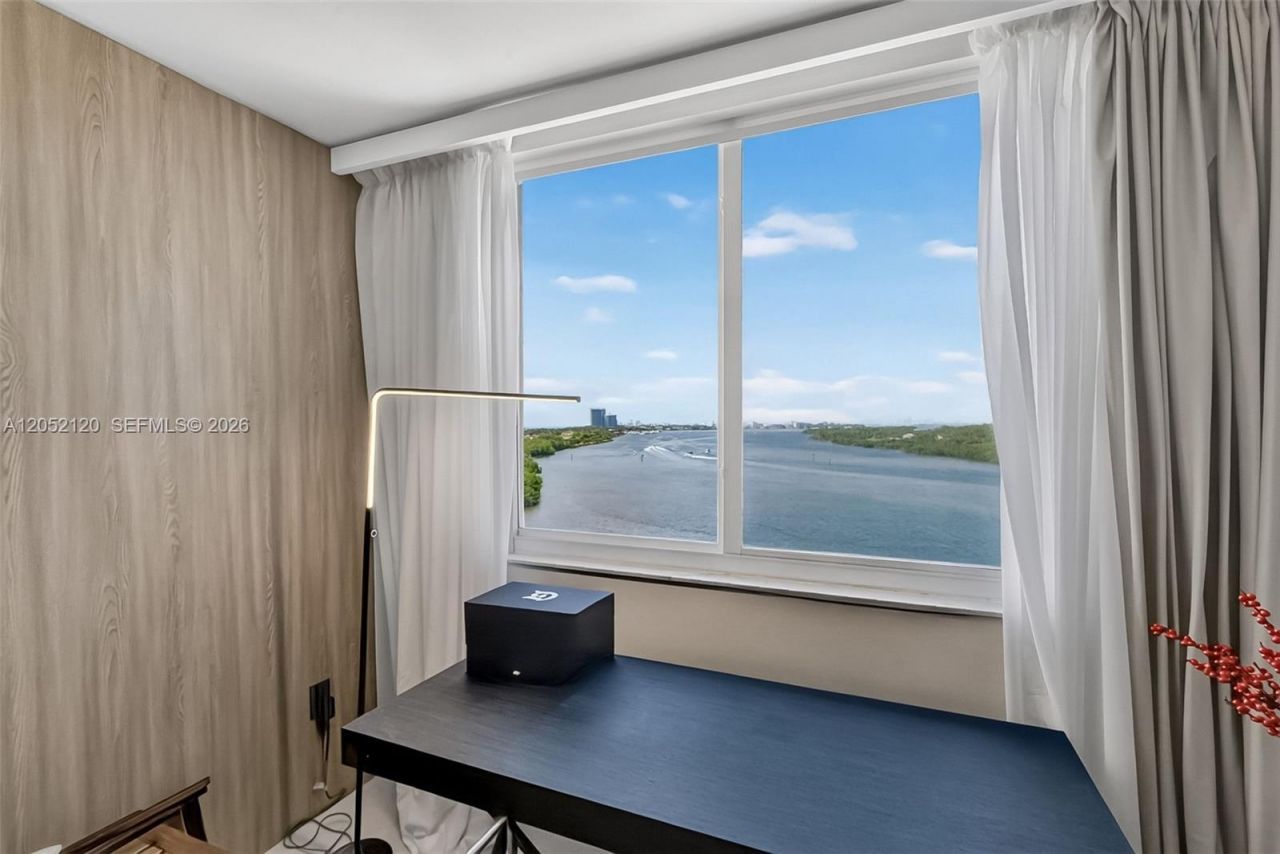 300 Bayview Dr , Unit 916, Sunny Isles Beach, FL 33160 Photo