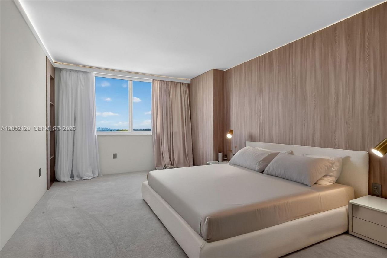 300 Bayview Dr , Unit 916, Sunny Isles Beach, FL 33160 Photo