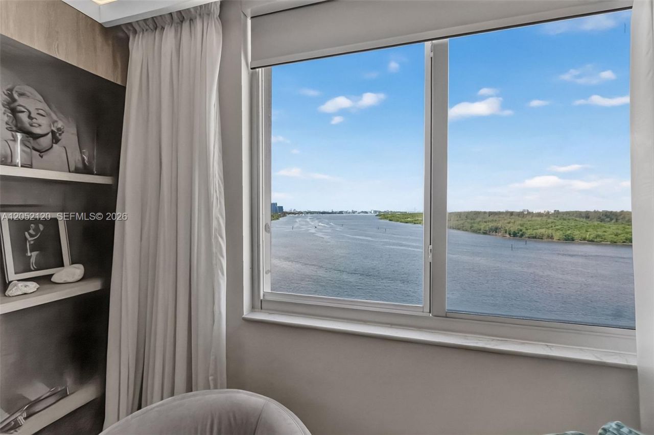 300 Bayview Dr , Unit 916, Sunny Isles Beach, FL 33160 Photo