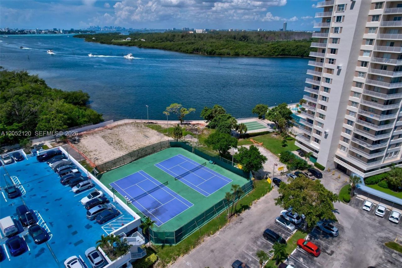 300 Bayview Dr , Unit 916, Sunny Isles Beach, FL 33160 Photo