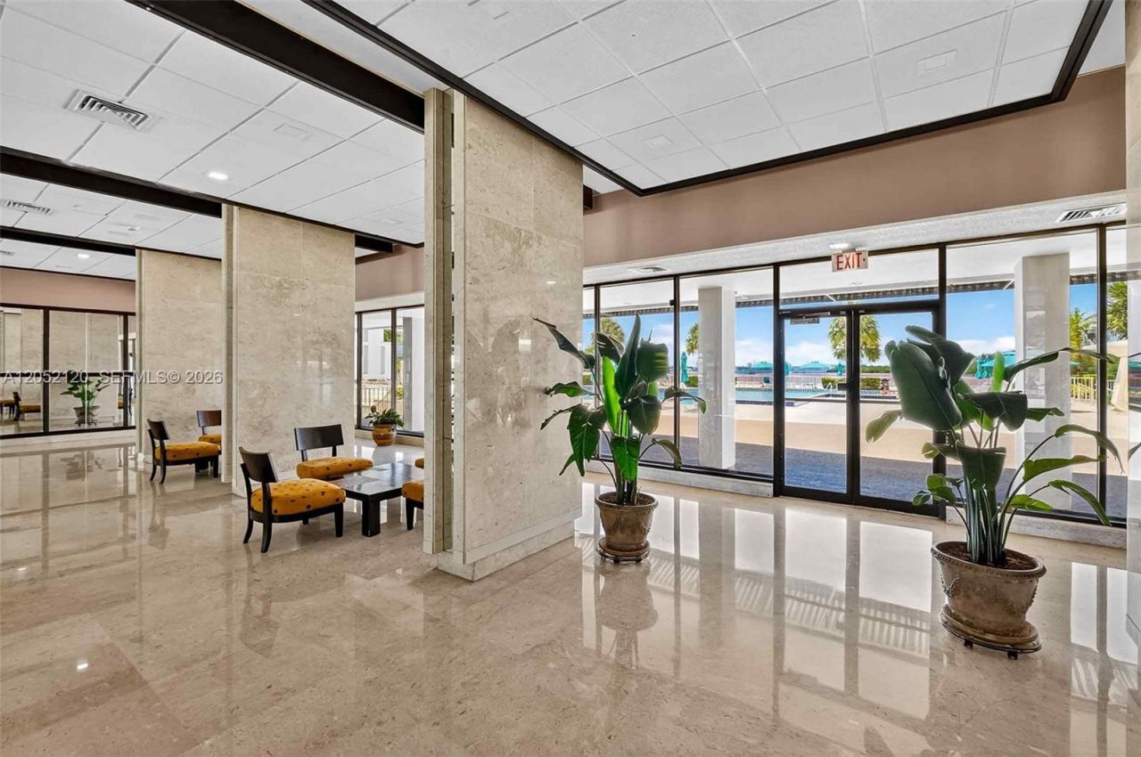 300 Bayview Dr , Unit 916, Sunny Isles Beach, FL 33160 Photo
