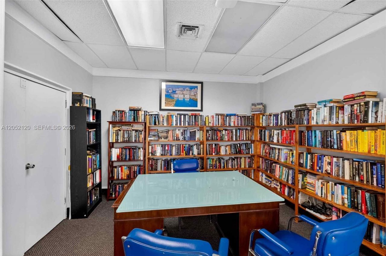 300 Bayview Dr , Unit 916, Sunny Isles Beach, FL 33160 Photo