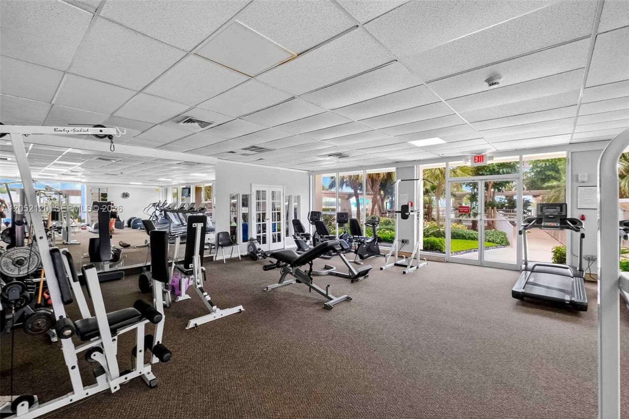300 Bayview Dr , Unit 916, Sunny Isles Beach, FL 33160 Photo