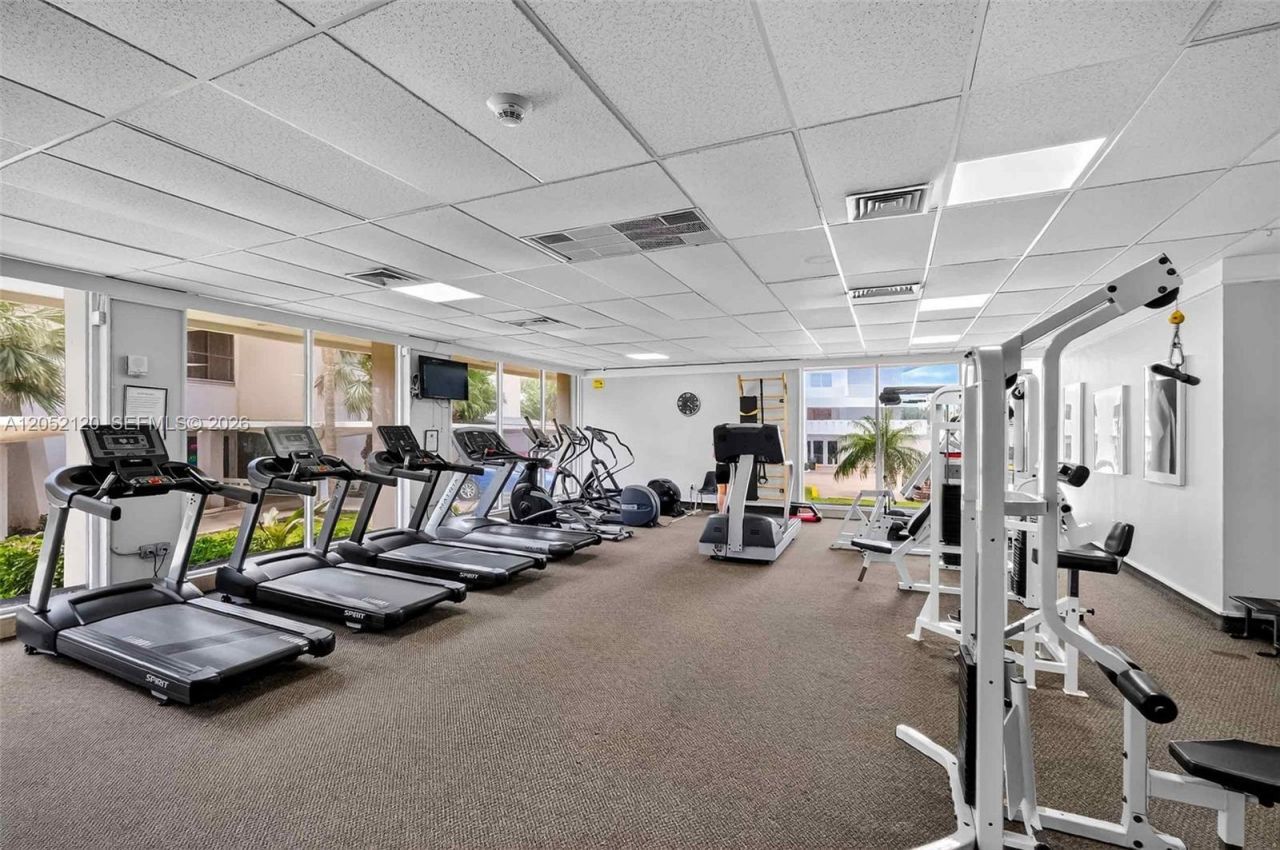 300 Bayview Dr , Unit 916, Sunny Isles Beach, FL 33160 Photo