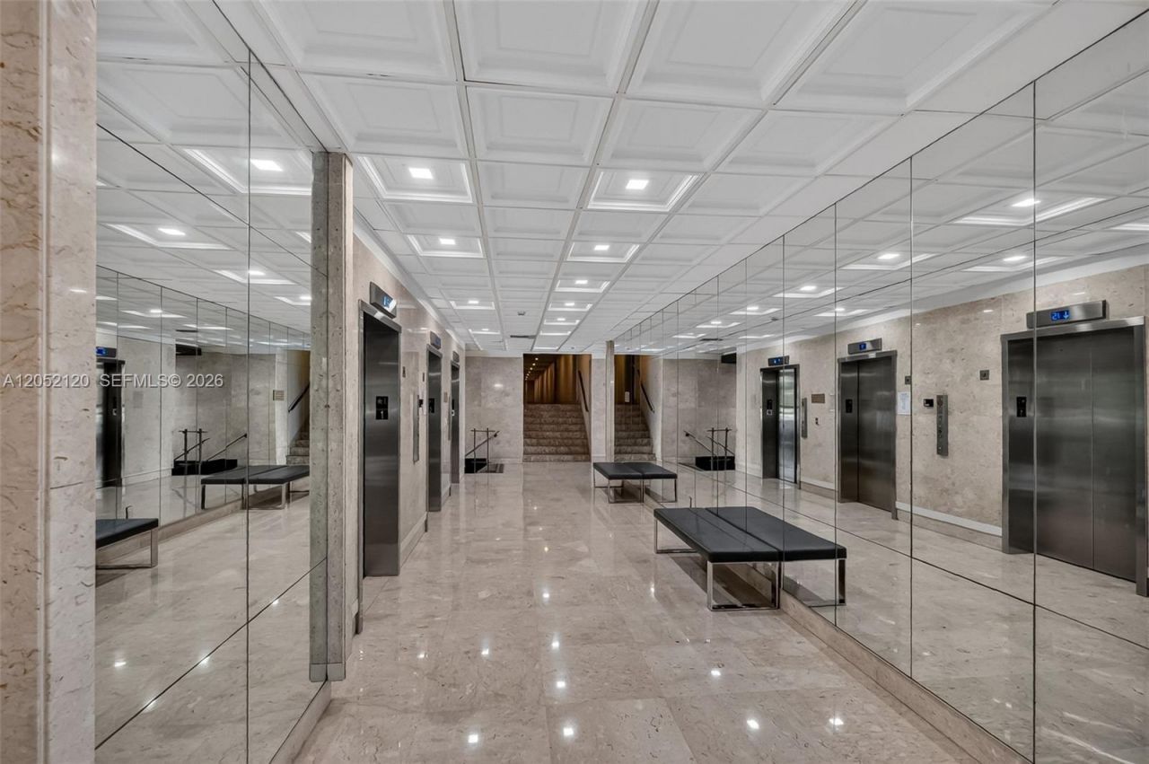 300 Bayview Dr , Unit 916, Sunny Isles Beach, FL 33160 Photo