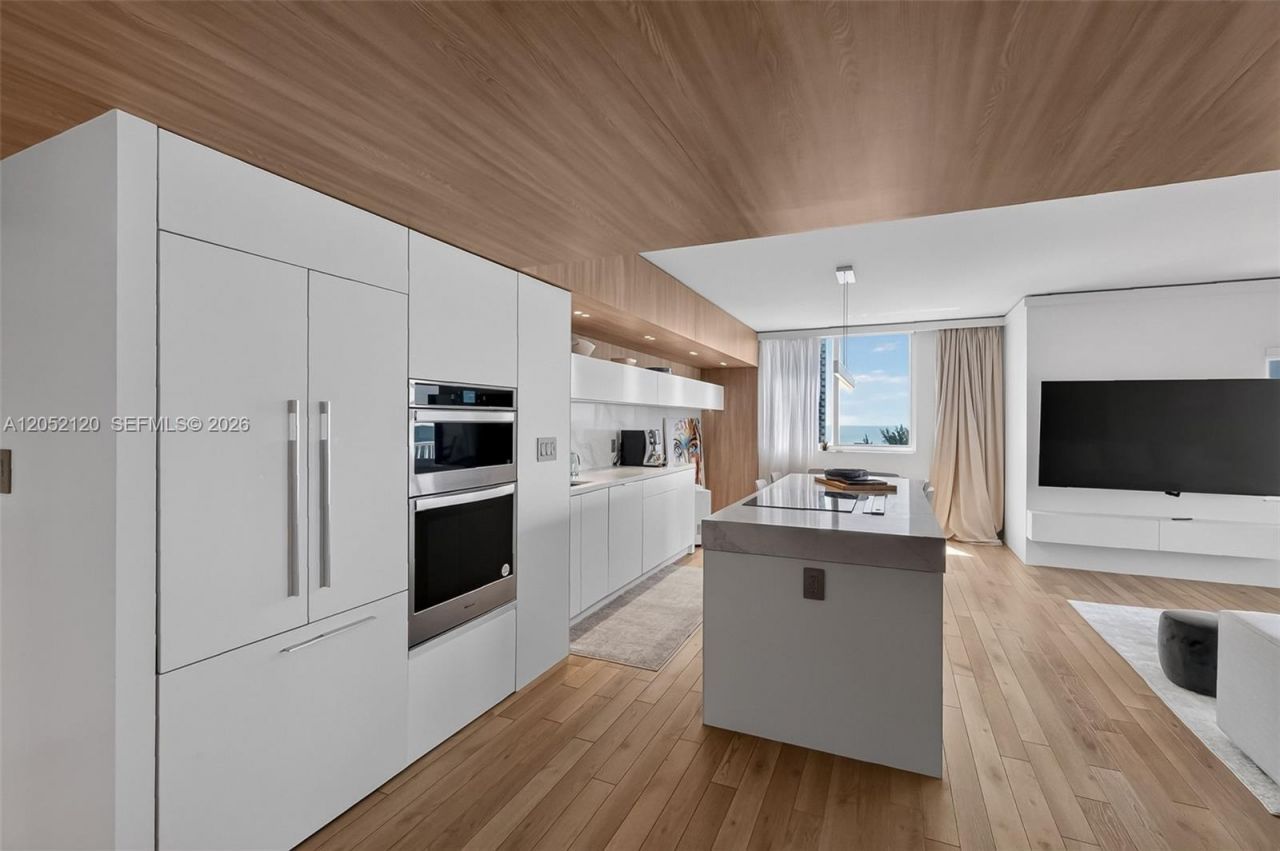 300 Bayview Dr , Unit 916, Sunny Isles Beach, FL 33160 Photo