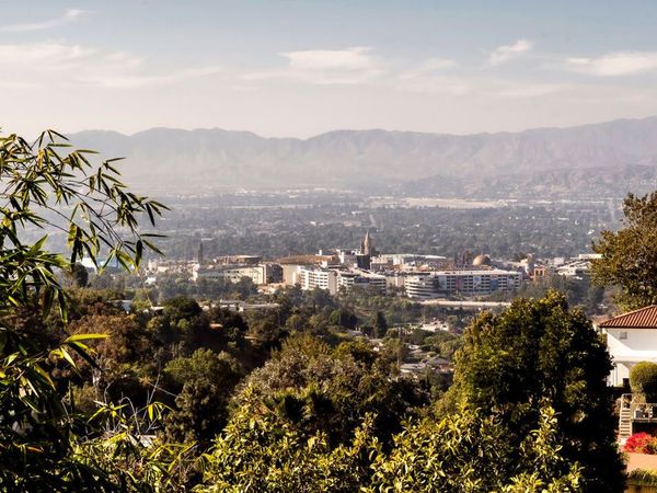 7265 Caverna Drive, Los Angeles, CA 90068