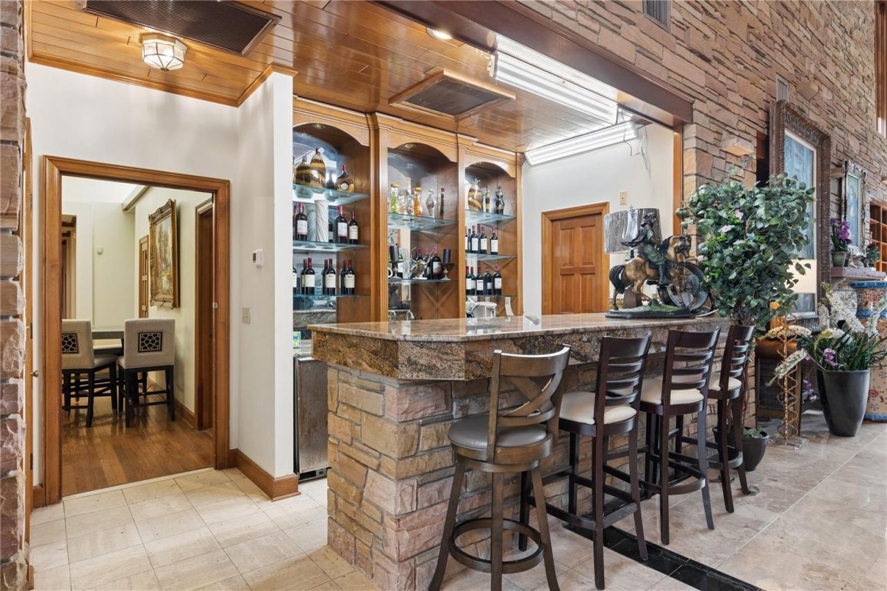1041 Sweetwater Club Boulevard, Longwood, FL 32779 Photo