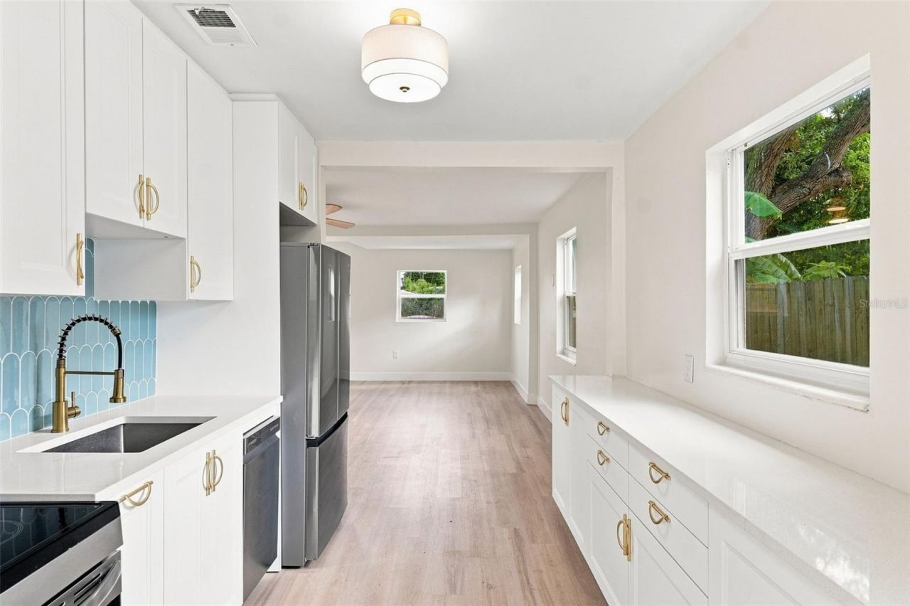 2960 Emerson Avenue S, Saint Petersburg, FL 33712 Photo