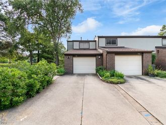 174 St. Clair Drive Akron, OH 44307