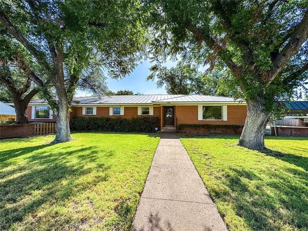 1102 N Avenue G , Haskell, TX 79521