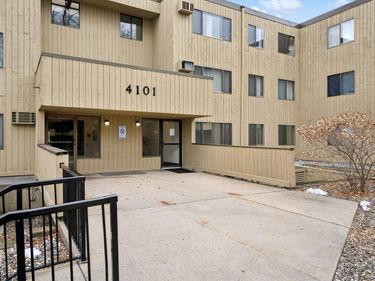 4101 Parklawn Avenue, Unit 236, Edina, MN 55435