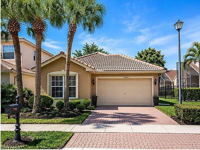 1654 Triangle Palm Ter, Naples, FL 34119 Photo