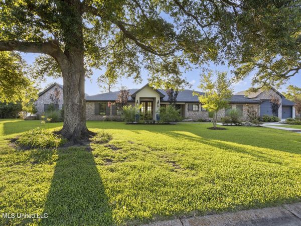 927 N Shore Drive, Biloxi, MS 39532