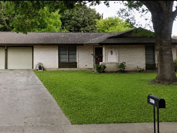 4327 Valleyfield, San Antonio, TX 78222