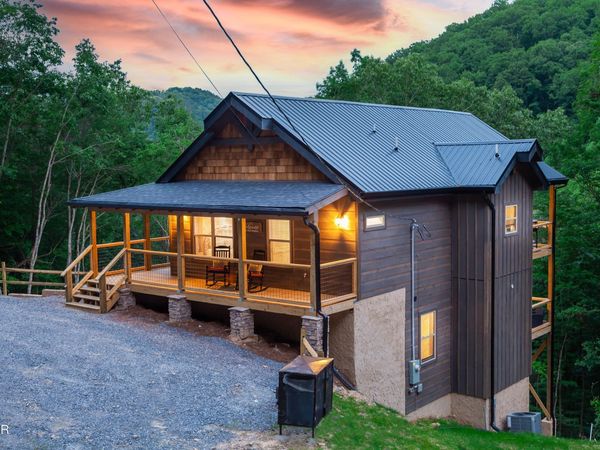 2724 Pine Crest Lane , Sevierville, TN 37862