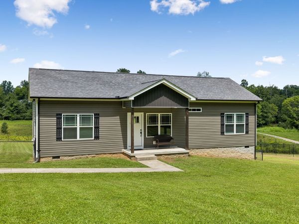 677 Steele Rd, Charlotte, TN 37036