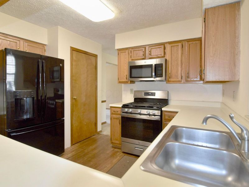 525 Whitson Drive , Columbus, OH 43230 Photo 11