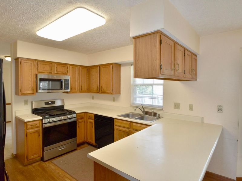 525 Whitson Drive , Columbus, OH 43230 Photo 12
