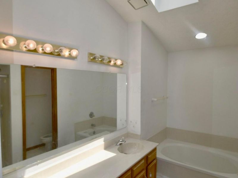 525 Whitson Drive , Columbus, OH 43230 Photo 22