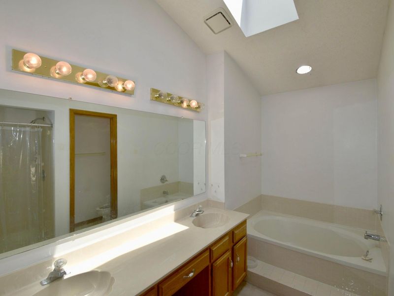 525 Whitson Drive , Columbus, OH 43230 Photo 23