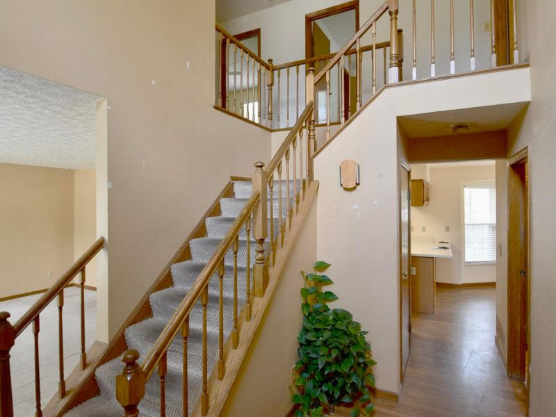 525 Whitson Drive , Columbus, OH 43230 Photo 4
