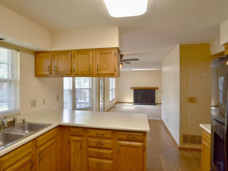 525 Whitson Drive , Columbus, OH 43230 Photo 9