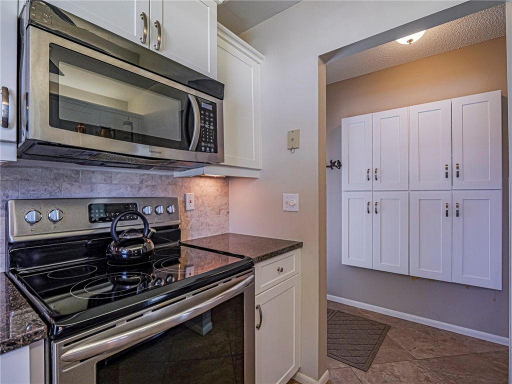 106 Spring Lake Court, Unit 201, Vero Beach, FL 32962 Photo