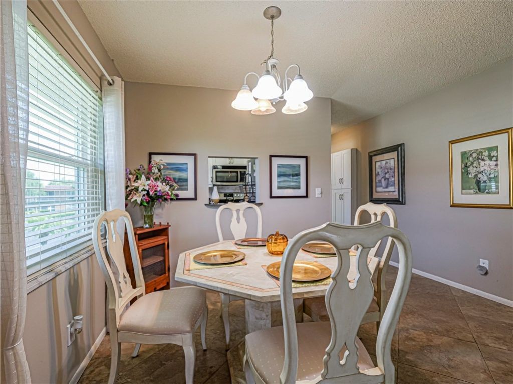 106 Spring Lake Court, Unit 201, Vero Beach, FL 32962 Photo