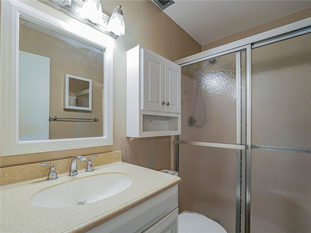 106 Spring Lake Court, Unit 201, Vero Beach, FL 32962 Photo