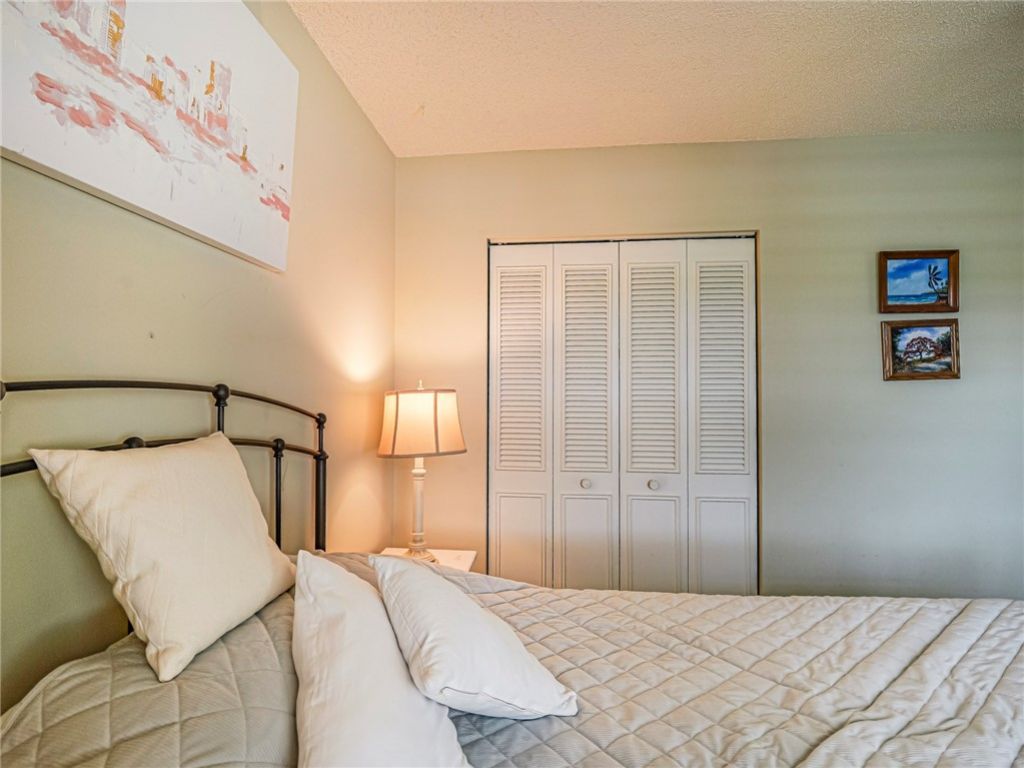 106 Spring Lake Court, Unit 201, Vero Beach, FL 32962 Photo