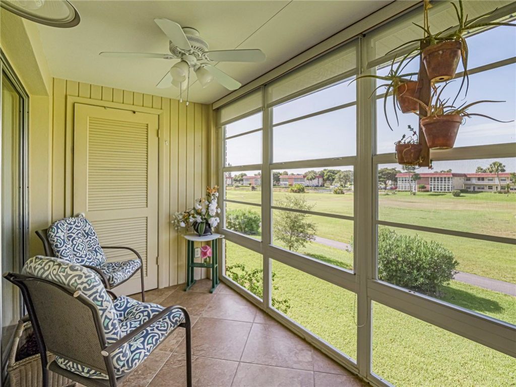 106 Spring Lake Court, Unit 201, Vero Beach, FL 32962 Photo