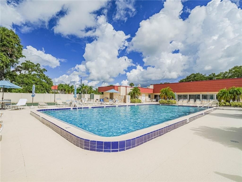 106 Spring Lake Court, Unit 201, Vero Beach, FL 32962 Photo