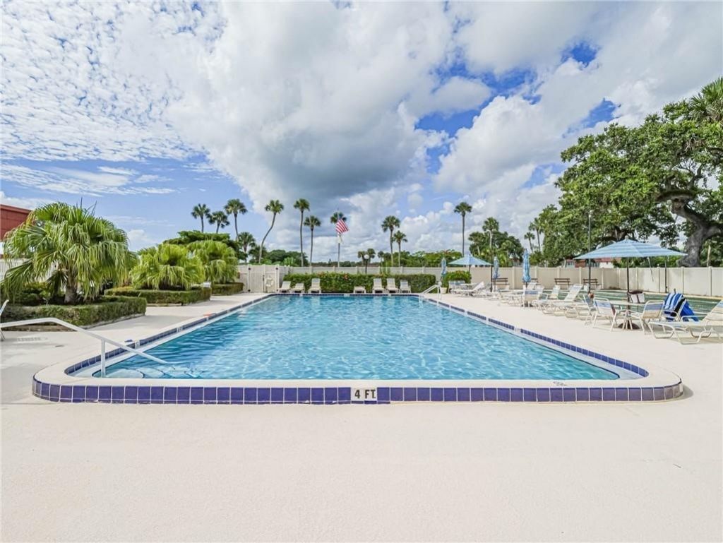 106 Spring Lake Court, Unit 201, Vero Beach, FL 32962 Photo