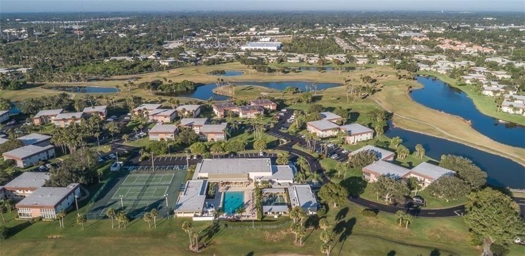 106 Spring Lake Court, Unit 201, Vero Beach, FL 32962 Photo