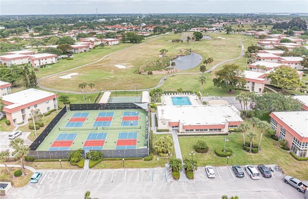 106 Spring Lake Court, Unit 201, Vero Beach, FL 32962 Photo