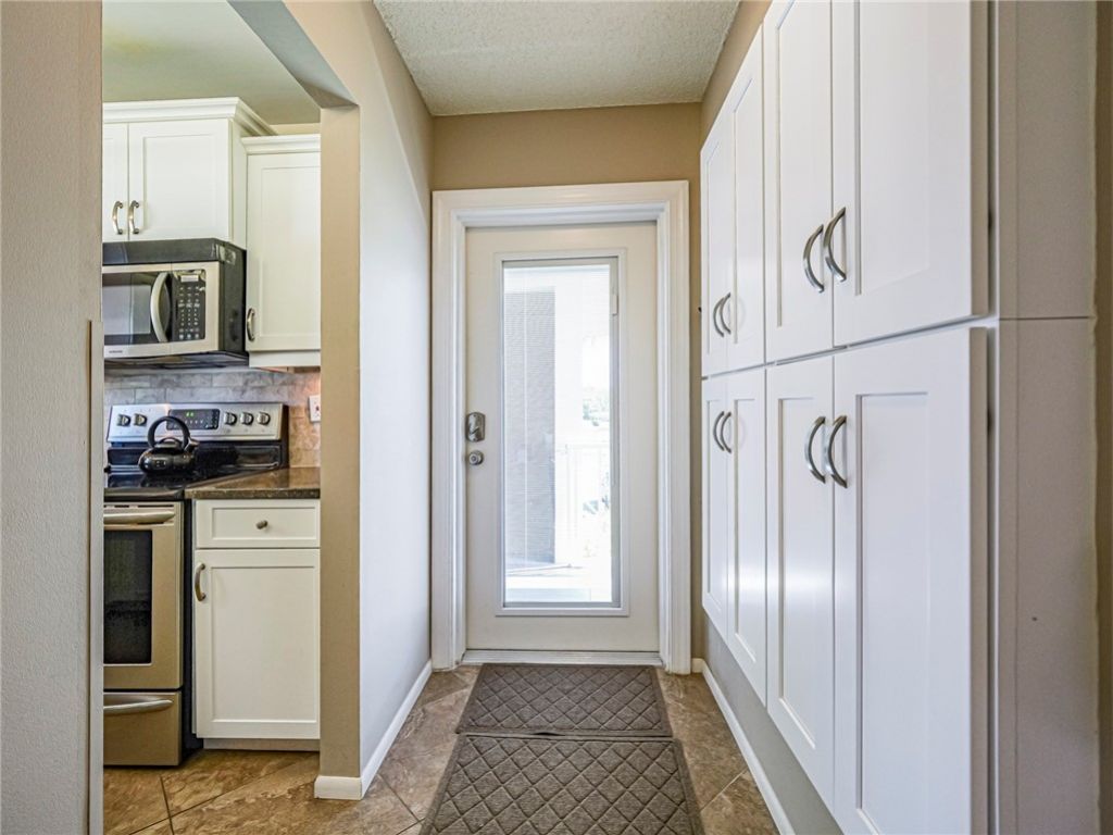 106 Spring Lake Court, Unit 201, Vero Beach, FL 32962 Photo
