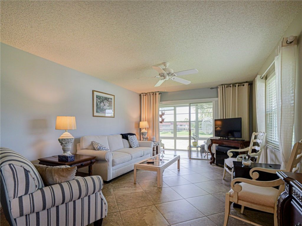 106 Spring Lake Court, Unit 201, Vero Beach, FL 32962 Photo
