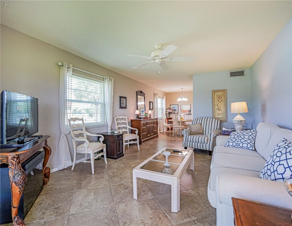 106 Spring Lake Court, Unit 201, Vero Beach, FL 32962 Photo